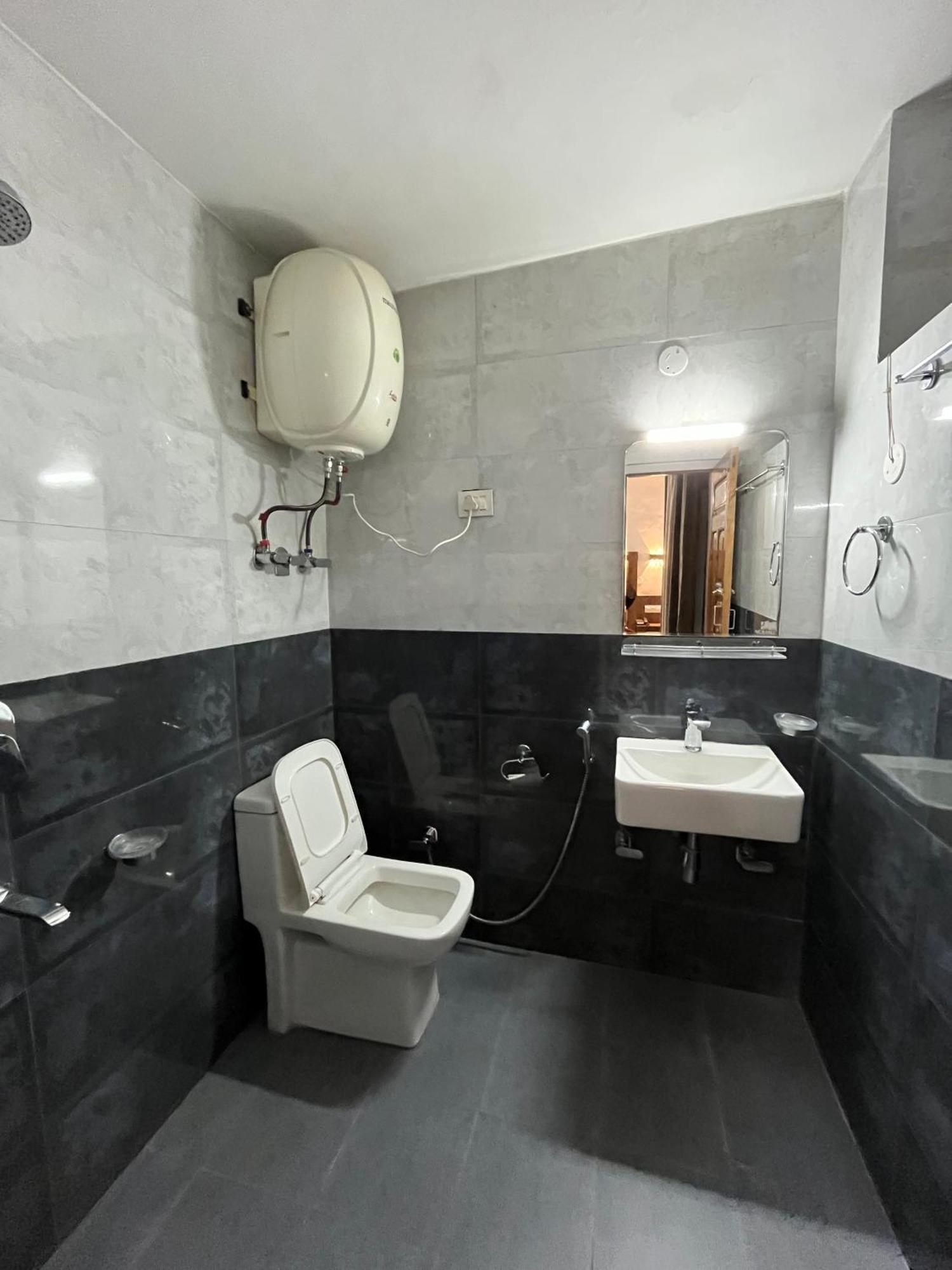 Hotel Premier Mall Road Manali Exterior photo