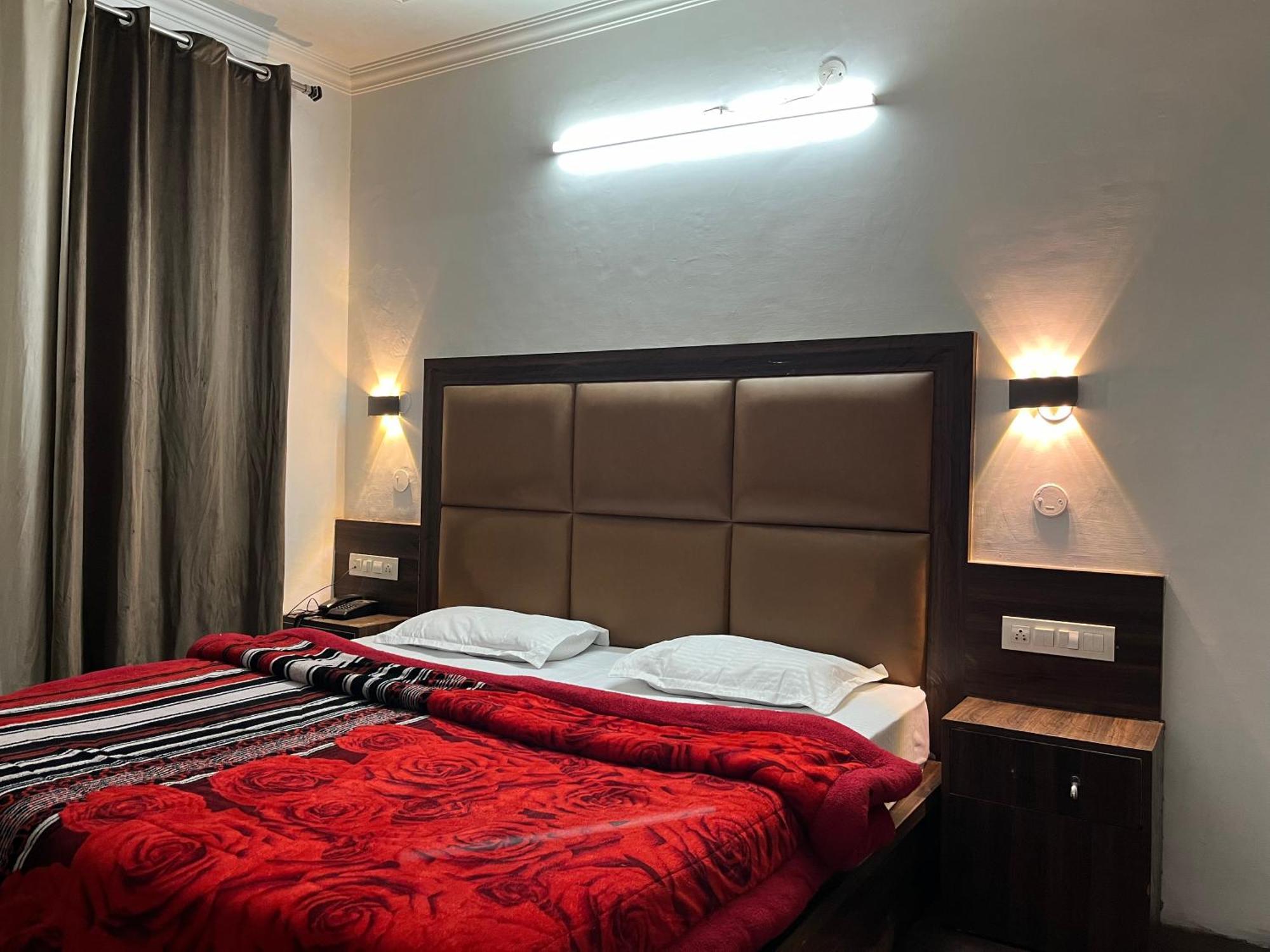 Hotel Premier Mall Road Manali Exterior photo