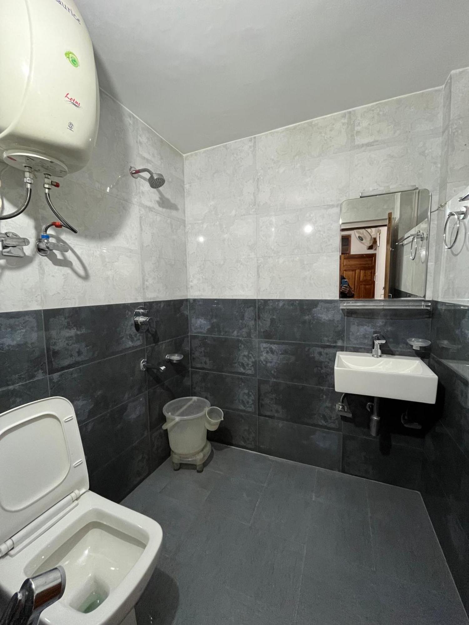 Hotel Premier Mall Road Manali Exterior photo