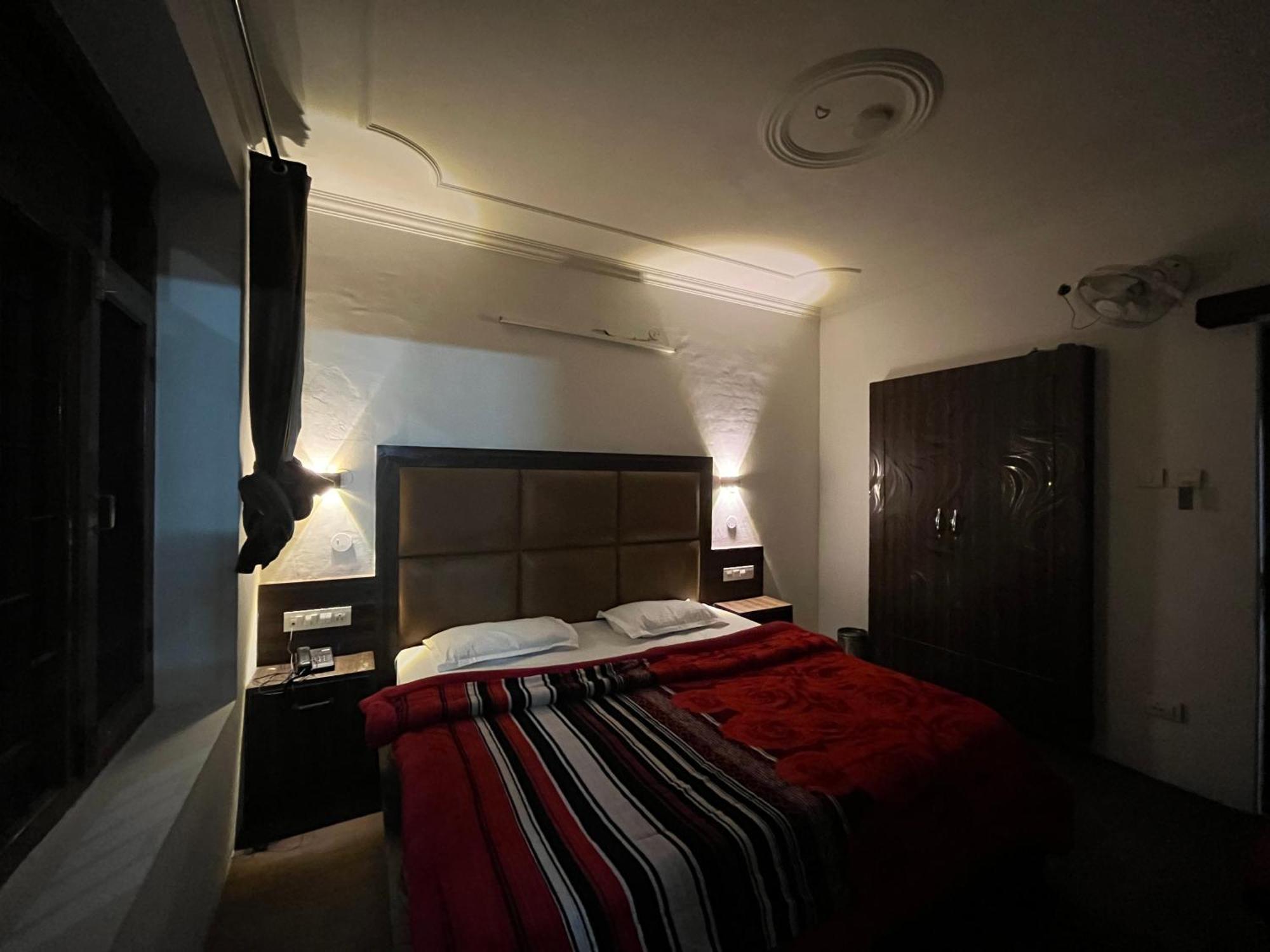 Hotel Premier Mall Road Manali Exterior photo