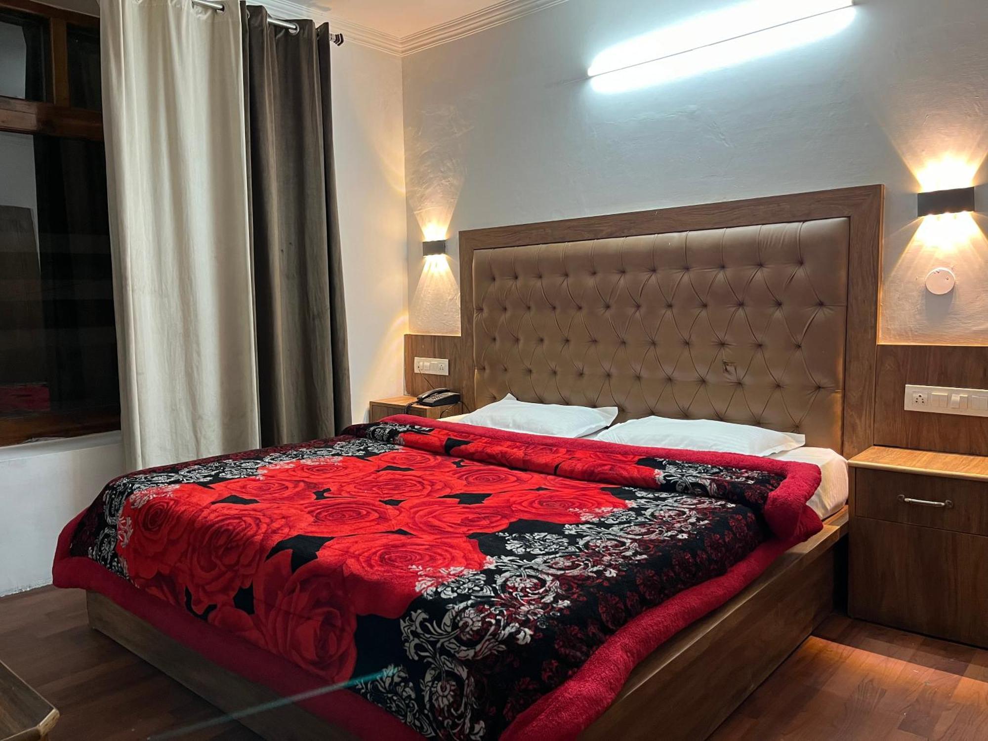 Hotel Premier Mall Road Manali Exterior photo