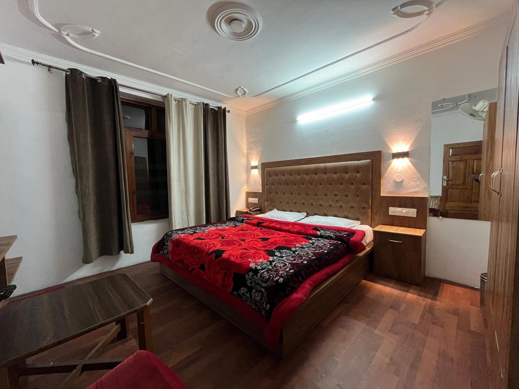 Hotel Premier Mall Road Manali Exterior photo