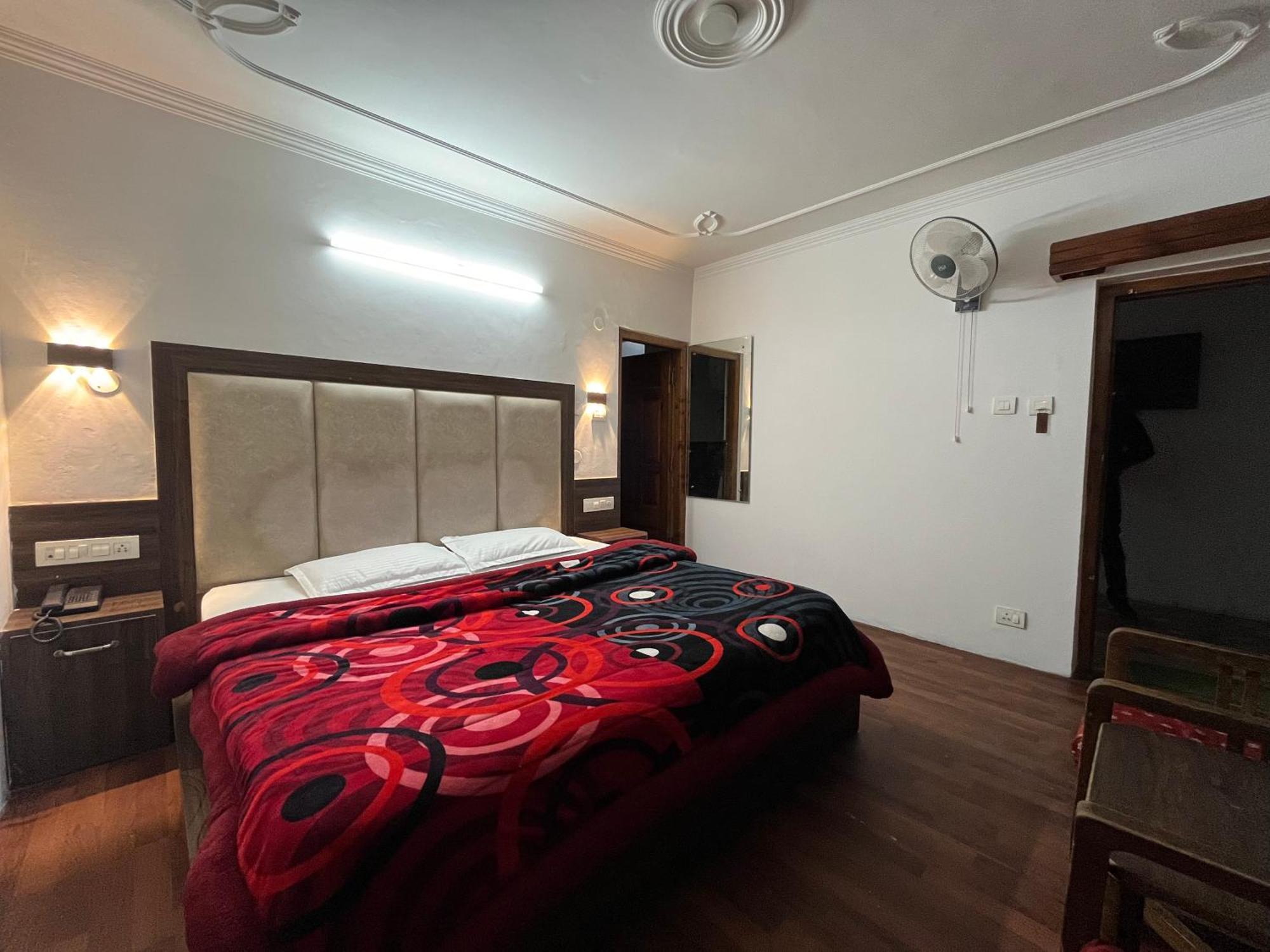 Hotel Premier Mall Road Manali Exterior photo
