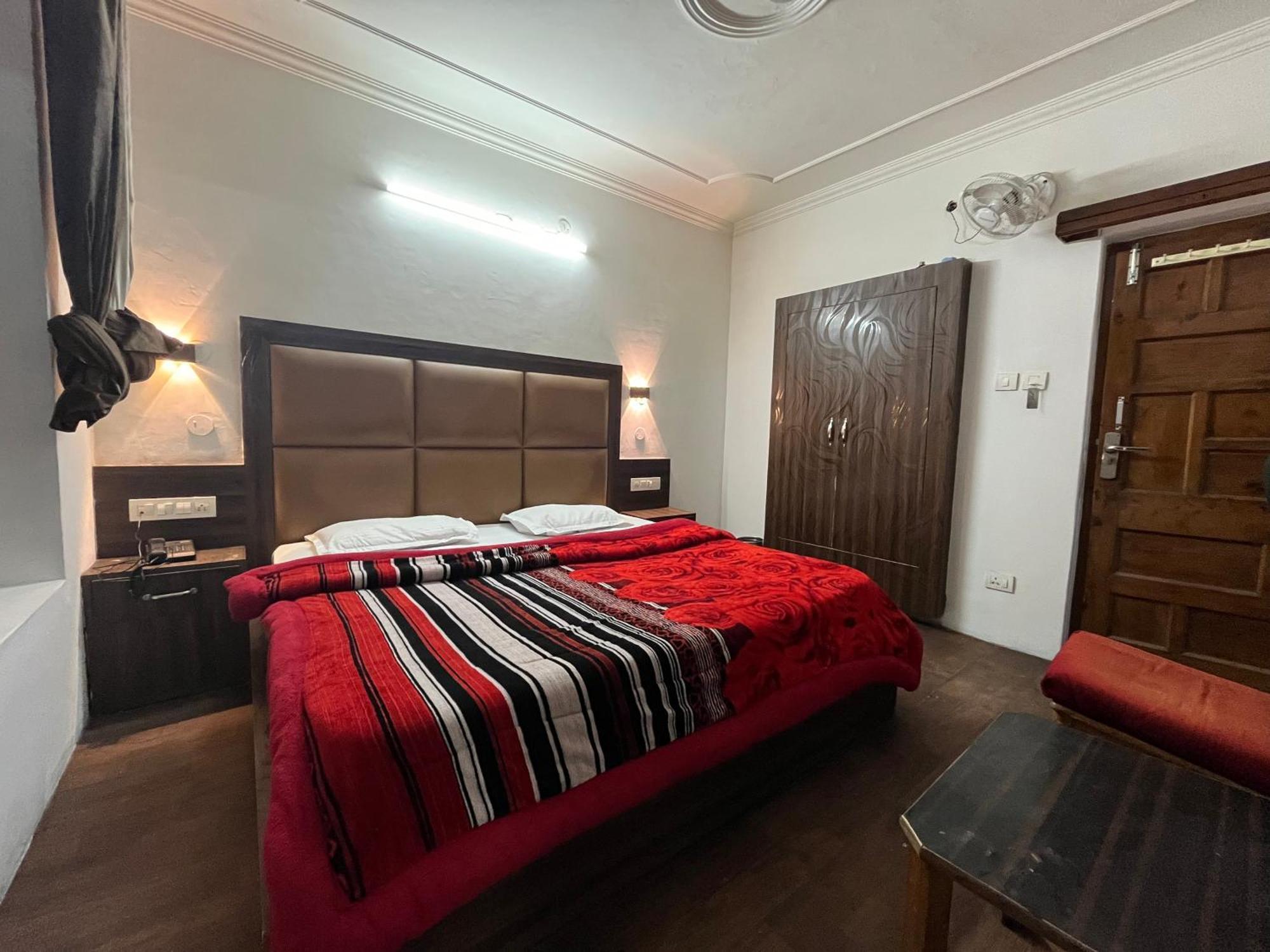 Hotel Premier Mall Road Manali Exterior photo